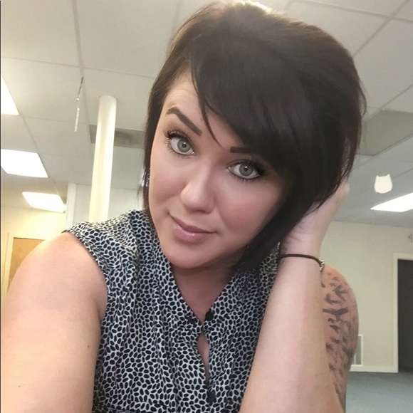 Your Posher- Jenna ✌🏻❤️🌺 - Picture 1 of 1